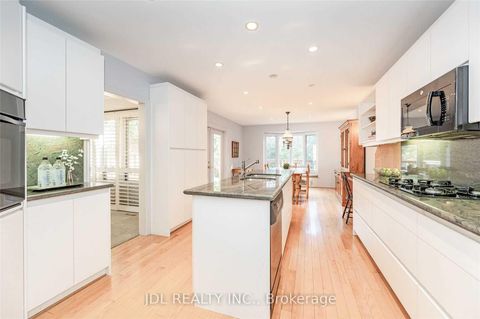 Photo 5 at 87 Munro Boulevard, Windfields, Toronto