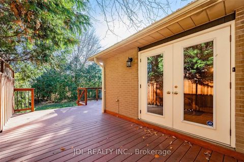 Photo 8 at 87 Munro Boulevard, Windfields, Toronto