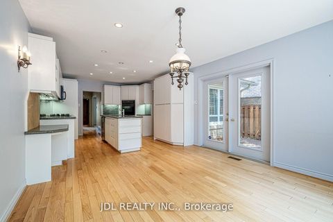 Photo 10 at 87 Munro Boulevard, Windfields, Toronto
