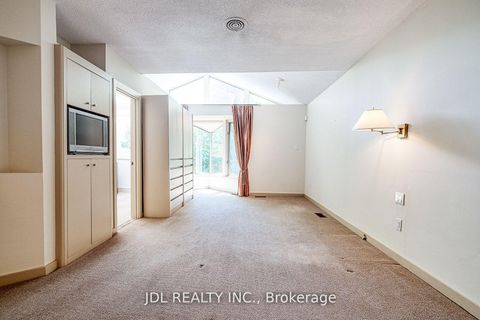 Photo 18 at 87 Munro Boulevard, Windfields, Toronto