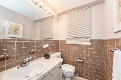Photo 21 at 87 Munro Boulevard, Windfields, Toronto
