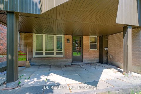 Photo 26 at 87 Munro Boulevard, Windfields, Toronto