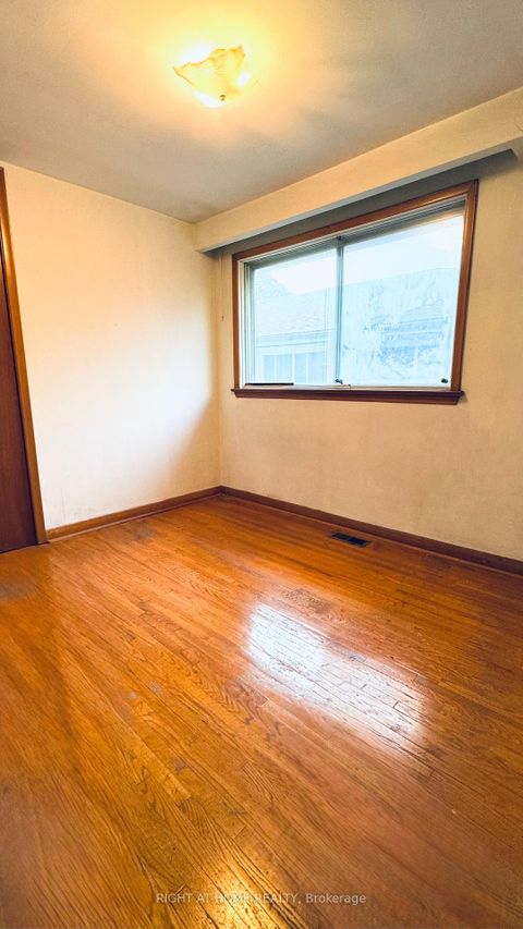 Photo 4 at 87 FENELON Drive, Donalda, Toronto
