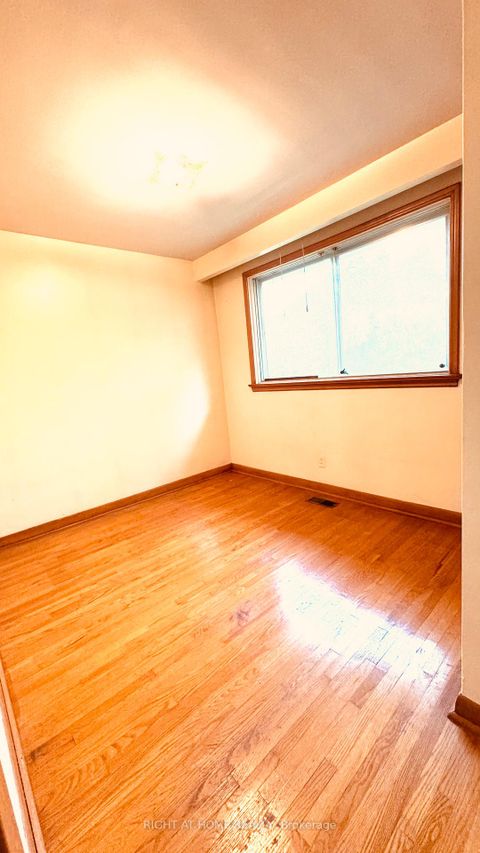 Photo 5 at 87 FENELON Drive, Donalda, Toronto