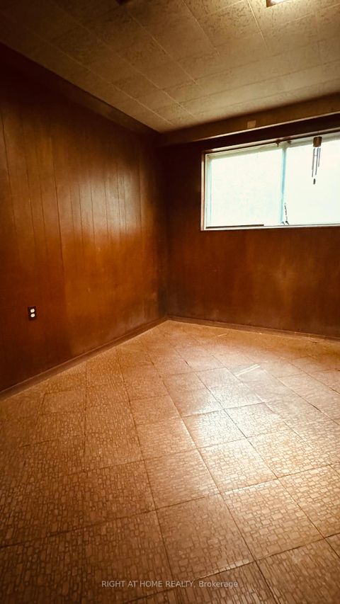 Photo 8 at 87 FENELON Drive, Donalda, Toronto