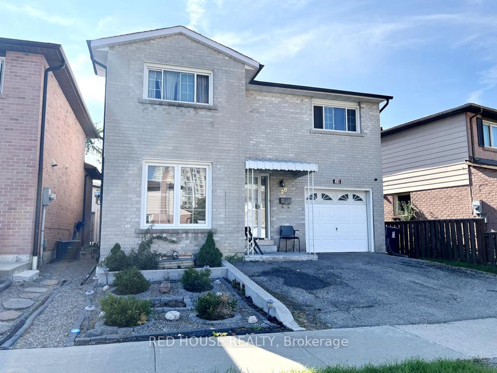 28 Kay Drive, Jamestown, Toronto 
