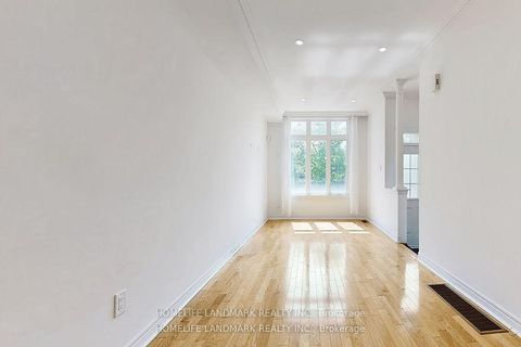 Photo 3 at 19 English Garden Way, Newtonbrook West, Toronto