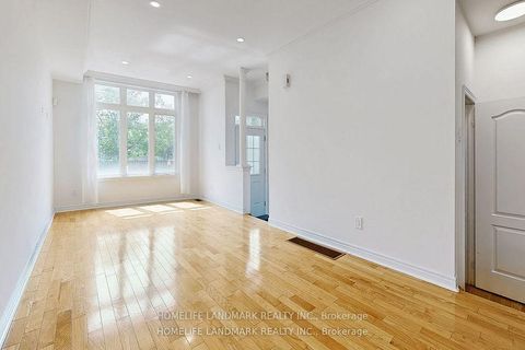 Photo 4 at 19 English Garden Way, Newtonbrook West, Toronto