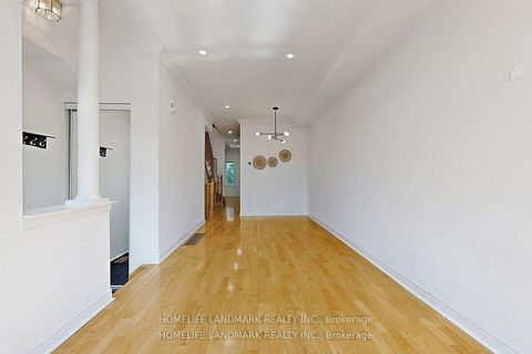 Photo 6 at 19 English Garden Way, Newtonbrook West, Toronto