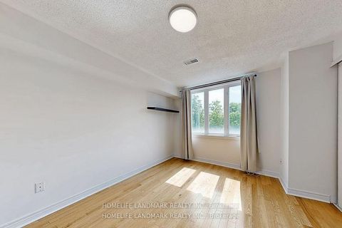 Photo 18 at 19 English Garden Way, Newtonbrook West, Toronto
