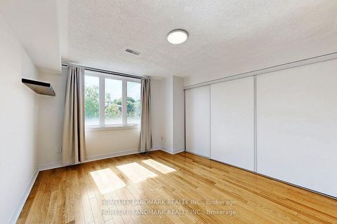 Photo 20 at 19 English Garden Way, Newtonbrook West, Toronto