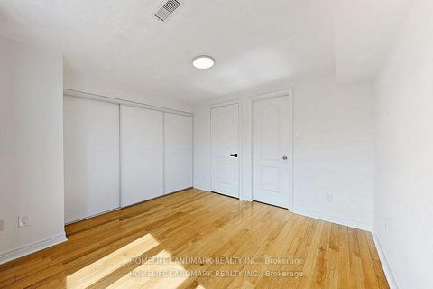 Photo 21 at 19 English Garden Way, Newtonbrook West, Toronto