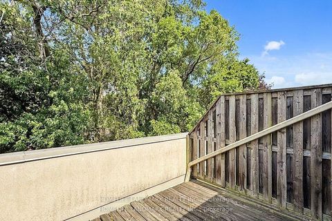 Photo 31 at 19 English Garden Way, Newtonbrook West, Toronto