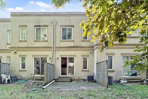 Photo 32 at 19 English Garden Way, Newtonbrook West, Toronto