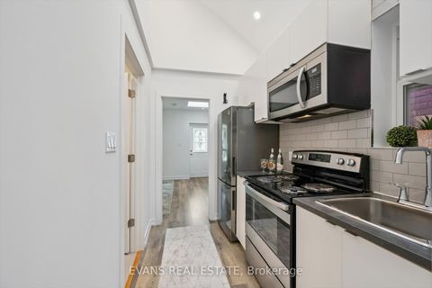 Photo 3 at 526 Quebec Avenue, Junction Area, Toronto