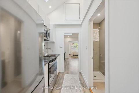 Photo 5 at 526 Quebec Avenue, Junction Area, Toronto