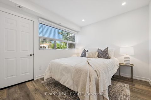 Photo 8 at 526 Quebec Avenue, Junction Area, Toronto