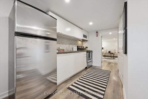 Photo 14 at 526 Quebec Avenue, Junction Area, Toronto