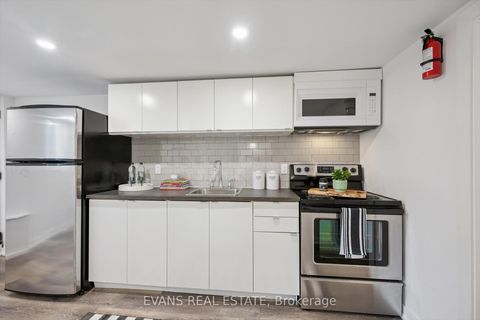 Photo 15 at 526 Quebec Avenue, Junction Area, Toronto