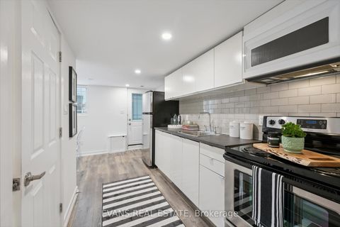 Photo 16 at 526 Quebec Avenue, Junction Area, Toronto