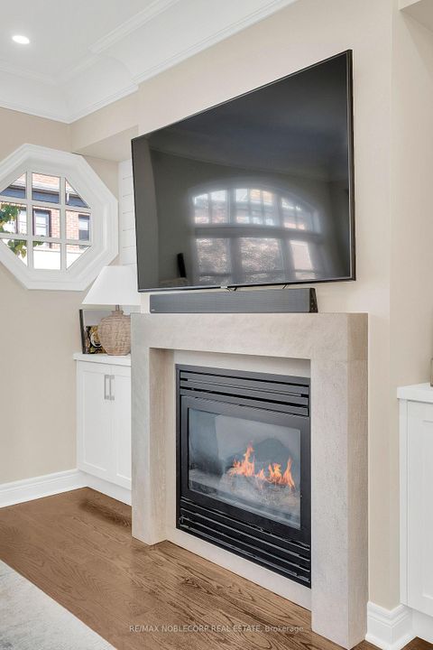 Photo 11 at 5 - 9 Powseland Crescent, West Woodbridge, Vaughan