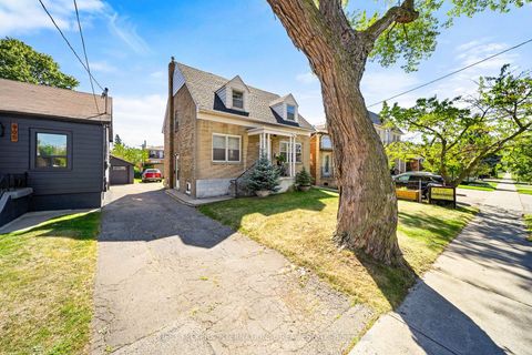 Photo 2 at 905 & 907 Glencairn Avenue, Glen Park, Toronto
