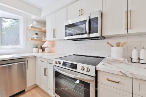 Photo 14 at 36 Laurelwood Crescent, Richview, Toronto