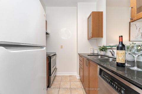 Photo 3 at 722 - 438 Richmond Street W, Waterfront Communities C1, Toronto