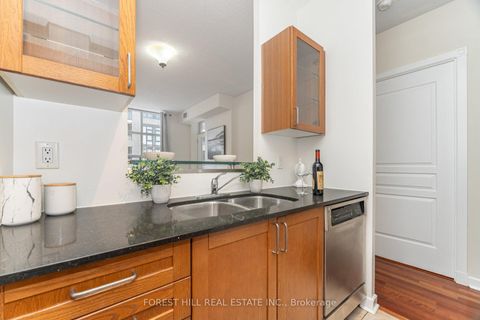 Photo 4 at 722 - 438 Richmond Street W, Waterfront Communities C1, Toronto
