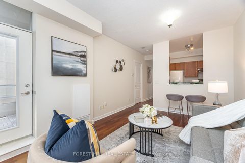 Photo 6 at 722 - 438 Richmond Street W, Waterfront Communities C1, Toronto