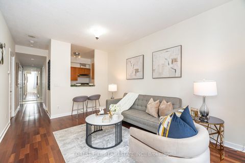 Photo 11 at 722 - 438 Richmond Street W, Waterfront Communities C1, Toronto