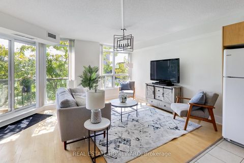 Photo 4 at 201 - 550 Queens Quay W, Waterfront Communities C1, Toronto