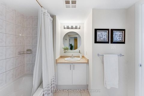 Photo 22 at 201 - 550 Queens Quay W, Waterfront Communities C1, Toronto