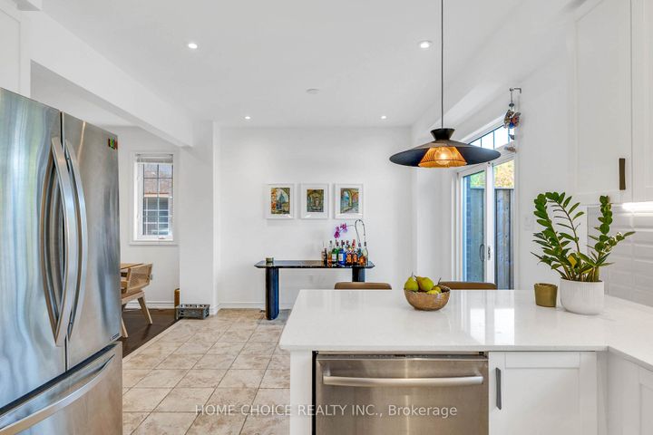 Photo 17 at 328 Rita's Avenue N, Summerhill Estates, Newmarket