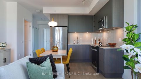 Photo 12 at 3219 - 50 Dunfield Avenue, Mount Pleasant West, Toronto