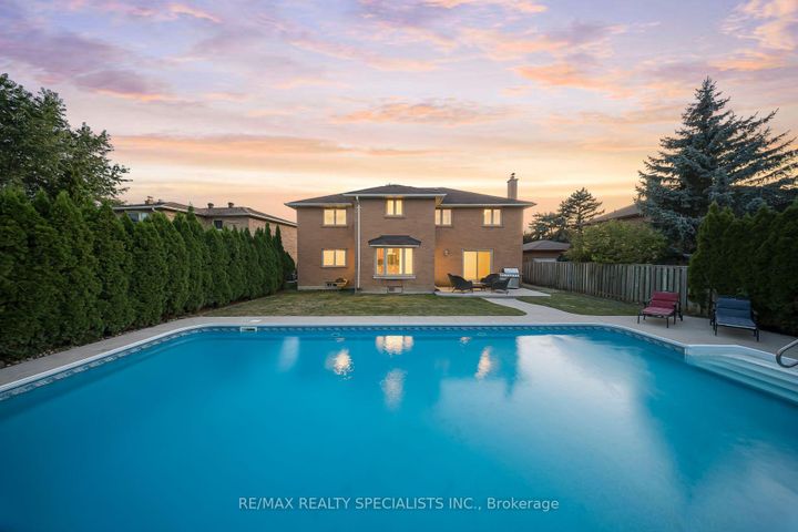 Photo 1 at 24 Whitmore Court, Heart Lake West, Brampton