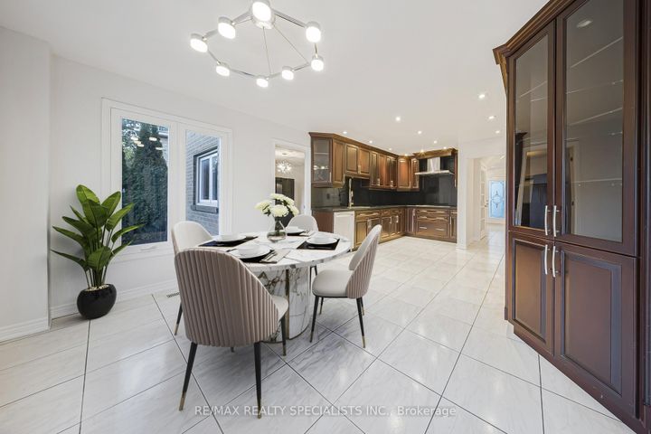 Photo 3 at 24 Whitmore Court, Heart Lake West, Brampton