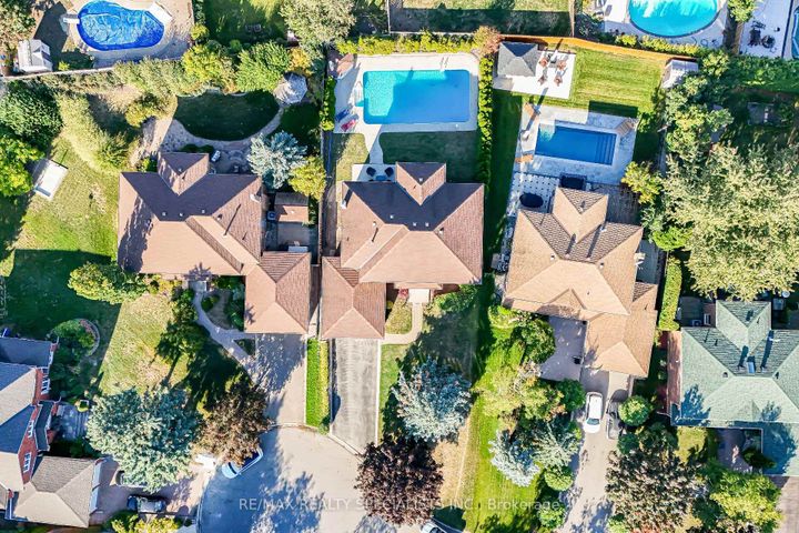 Photo 4 at 24 Whitmore Court, Heart Lake West, Brampton