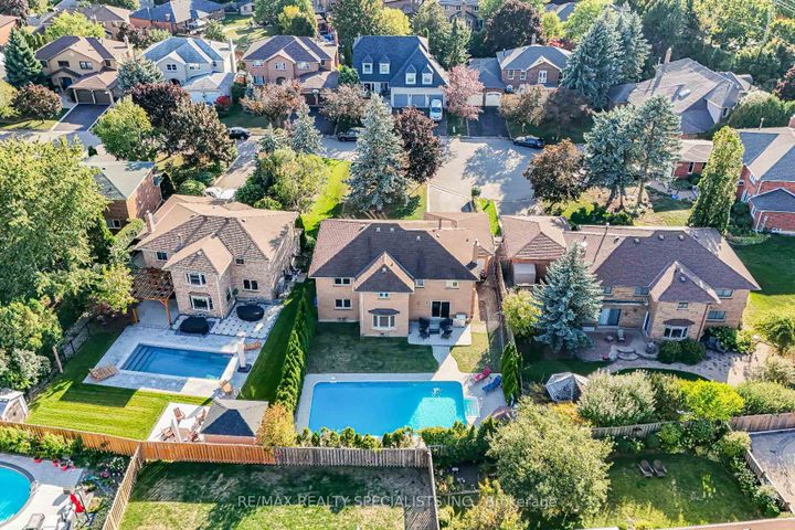 Photo 6 at 24 Whitmore Court, Heart Lake West, Brampton