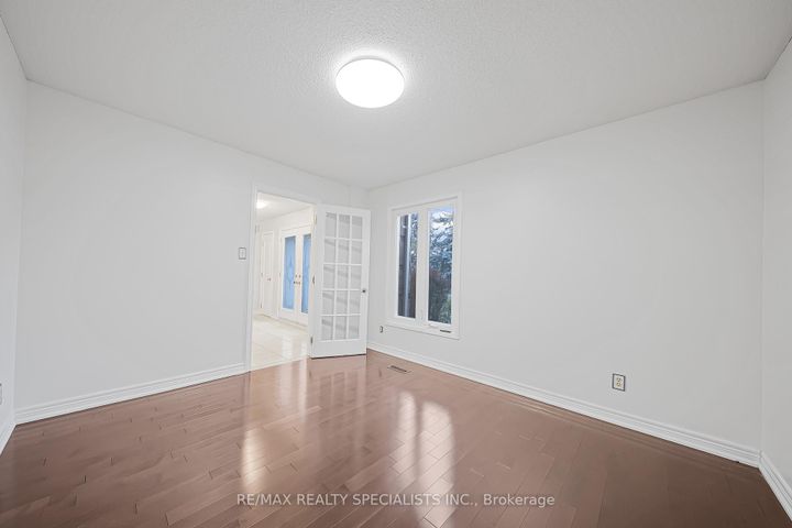Photo 11 at 24 Whitmore Court, Heart Lake West, Brampton