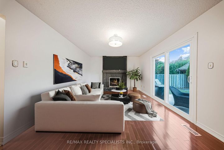 Photo 12 at 24 Whitmore Court, Heart Lake West, Brampton