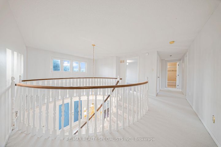 Photo 13 at 24 Whitmore Court, Heart Lake West, Brampton