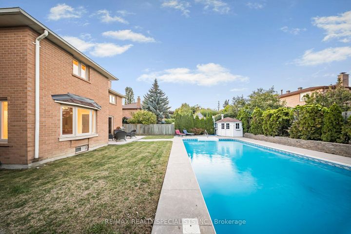 Photo 22 at 24 Whitmore Court, Heart Lake West, Brampton