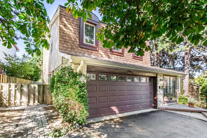 Photo 3 at 16 Marchmount Crescent, Central Park, Brampton