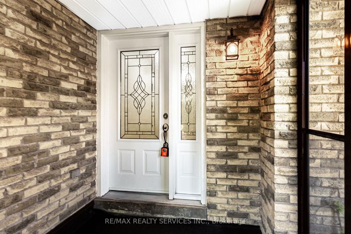 Photo 4 at 16 Marchmount Crescent, Central Park, Brampton