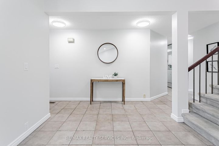 Photo 10 at 16 Marchmount Crescent, Central Park, Brampton