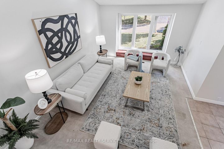Photo 11 at 16 Marchmount Crescent, Central Park, Brampton