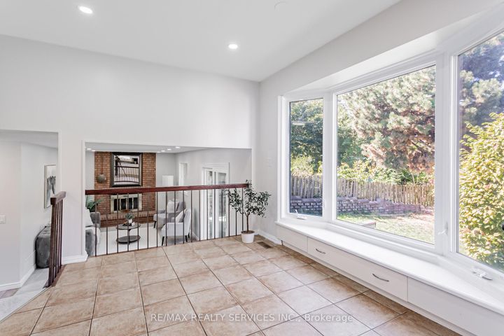 Photo 16 at 16 Marchmount Crescent, Central Park, Brampton