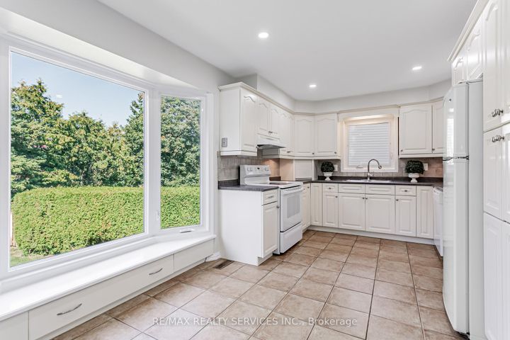 Photo 17 at 16 Marchmount Crescent, Central Park, Brampton
