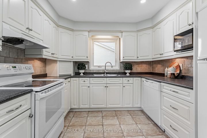 Photo 18 at 16 Marchmount Crescent, Central Park, Brampton